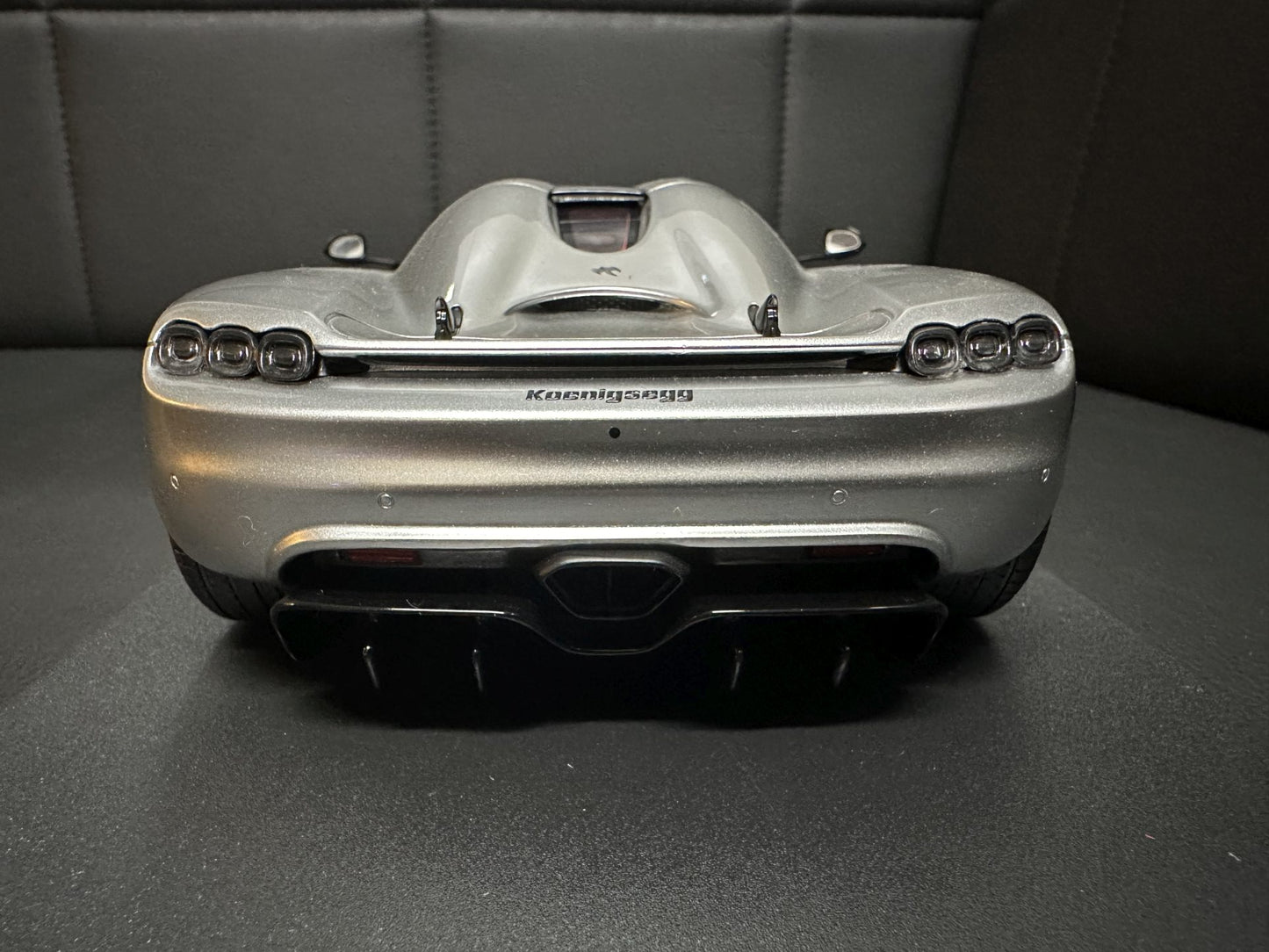 Koenigsegg CC850 grey 1:18 GT Spirit GT452 сив