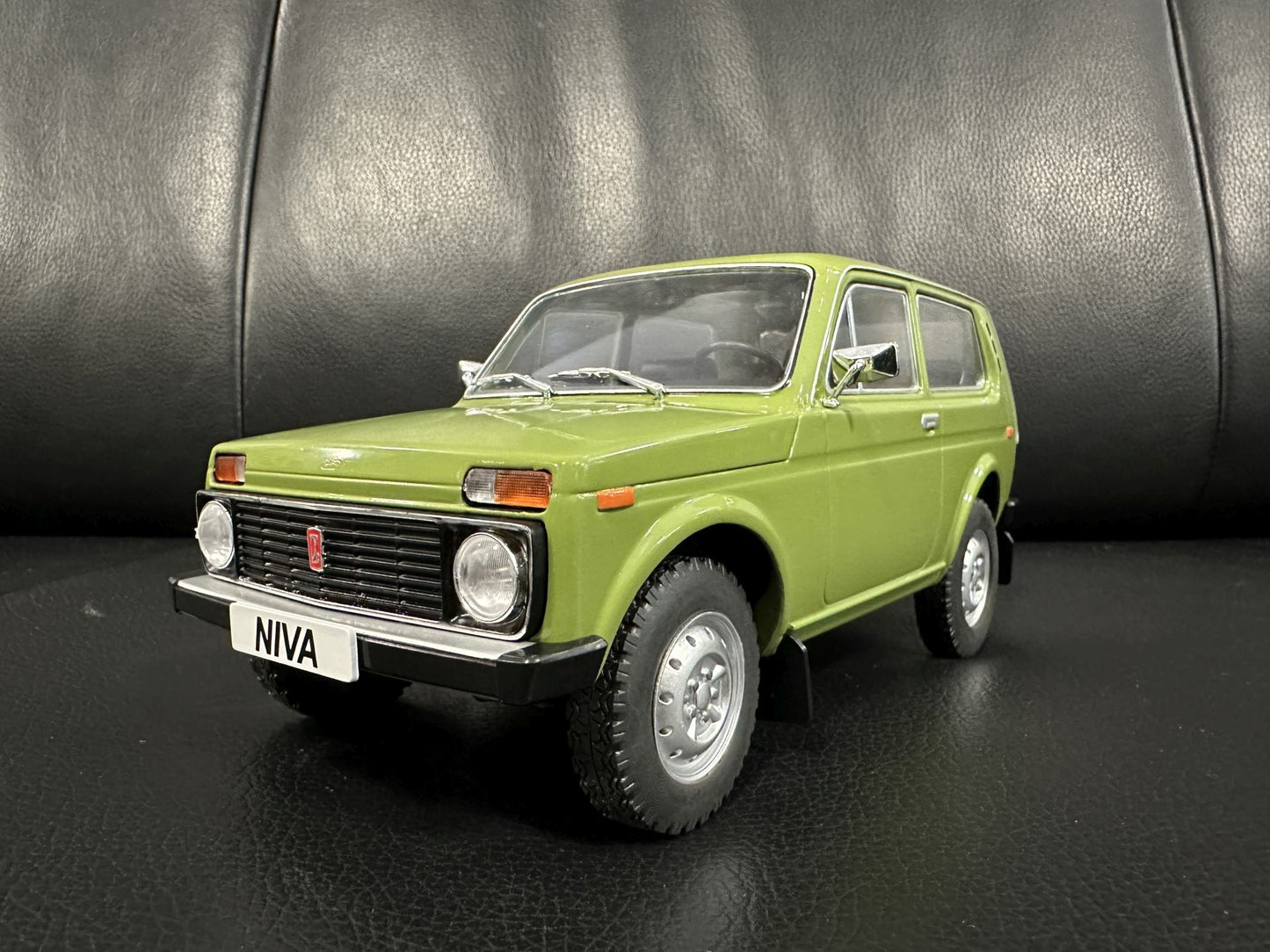 Lada Niva 1976 green 1:18 Modelcar MCG 18255 Лада Нива 1976 зелен