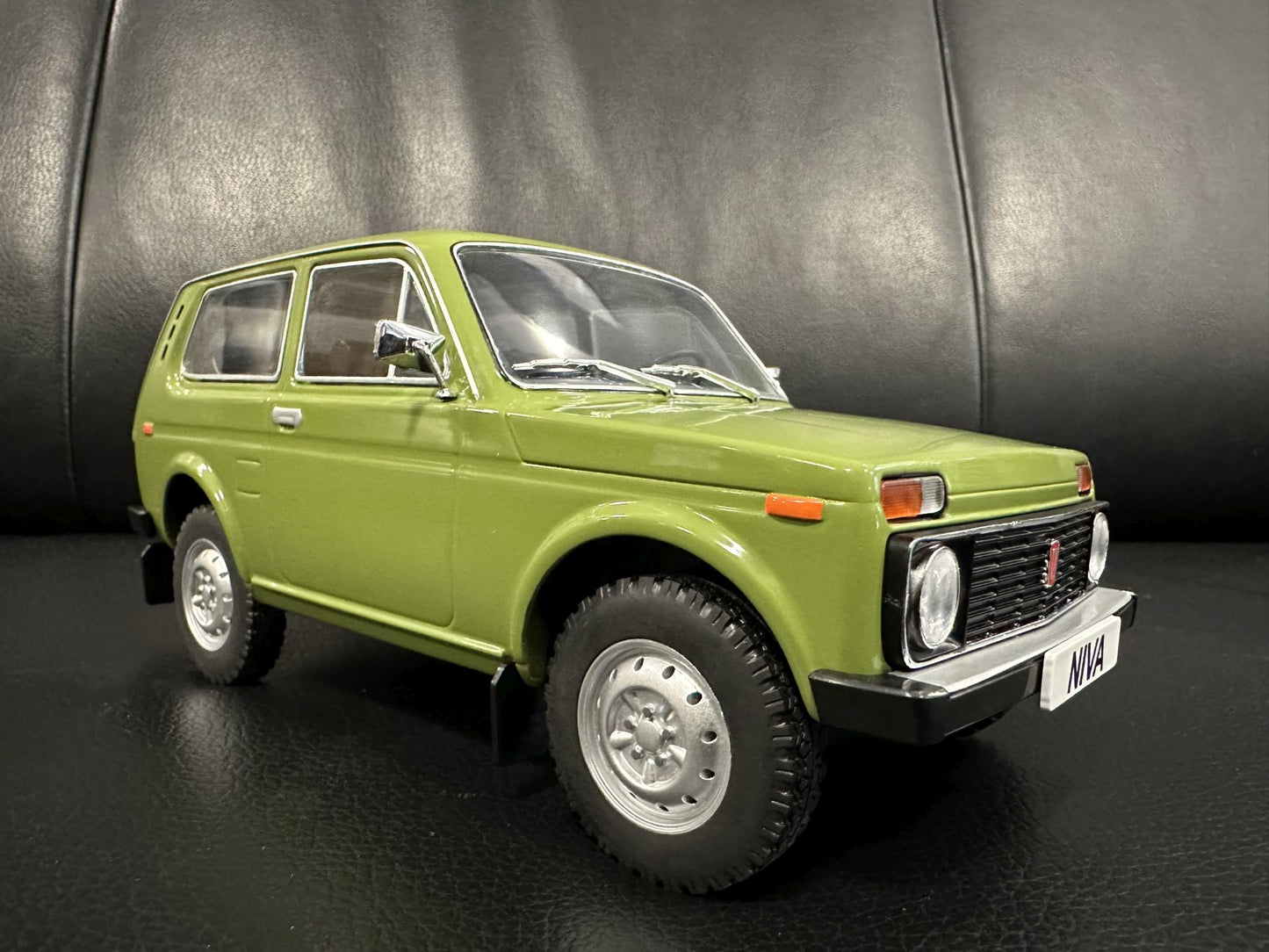 Lada Niva 1976 green 1:18 Modelcar MCG 18255 Лада Нива 1976 зелен