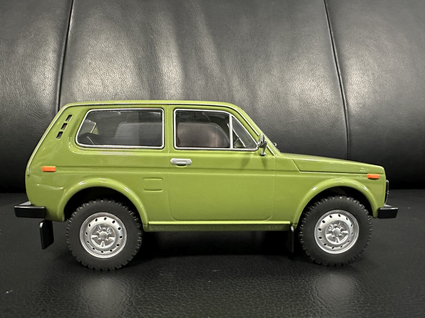 Lada Niva 1976 green 1:18 Modelcar MCG 18255 Лада Нива 1976 зелен