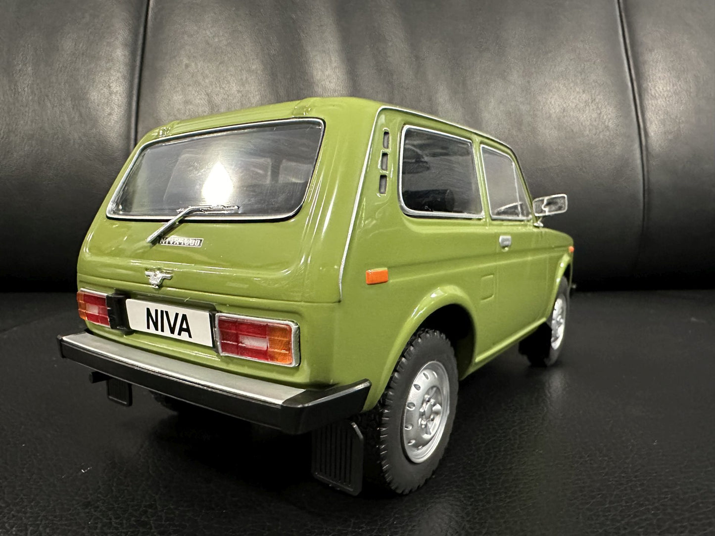 Lada Niva 1976 green 1:18 Modelcar MCG 18255 Лада Нива 1976 зелен