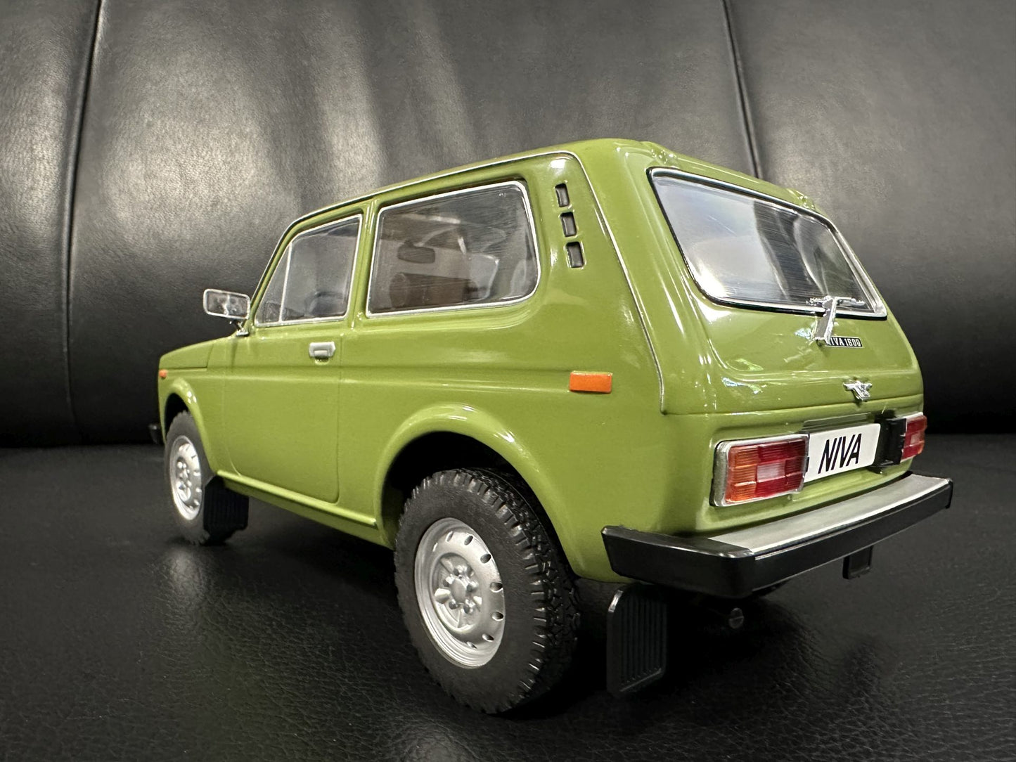 Lada Niva 1976 green 1:18 Modelcar MCG 18255 Лада Нива 1976 зелен