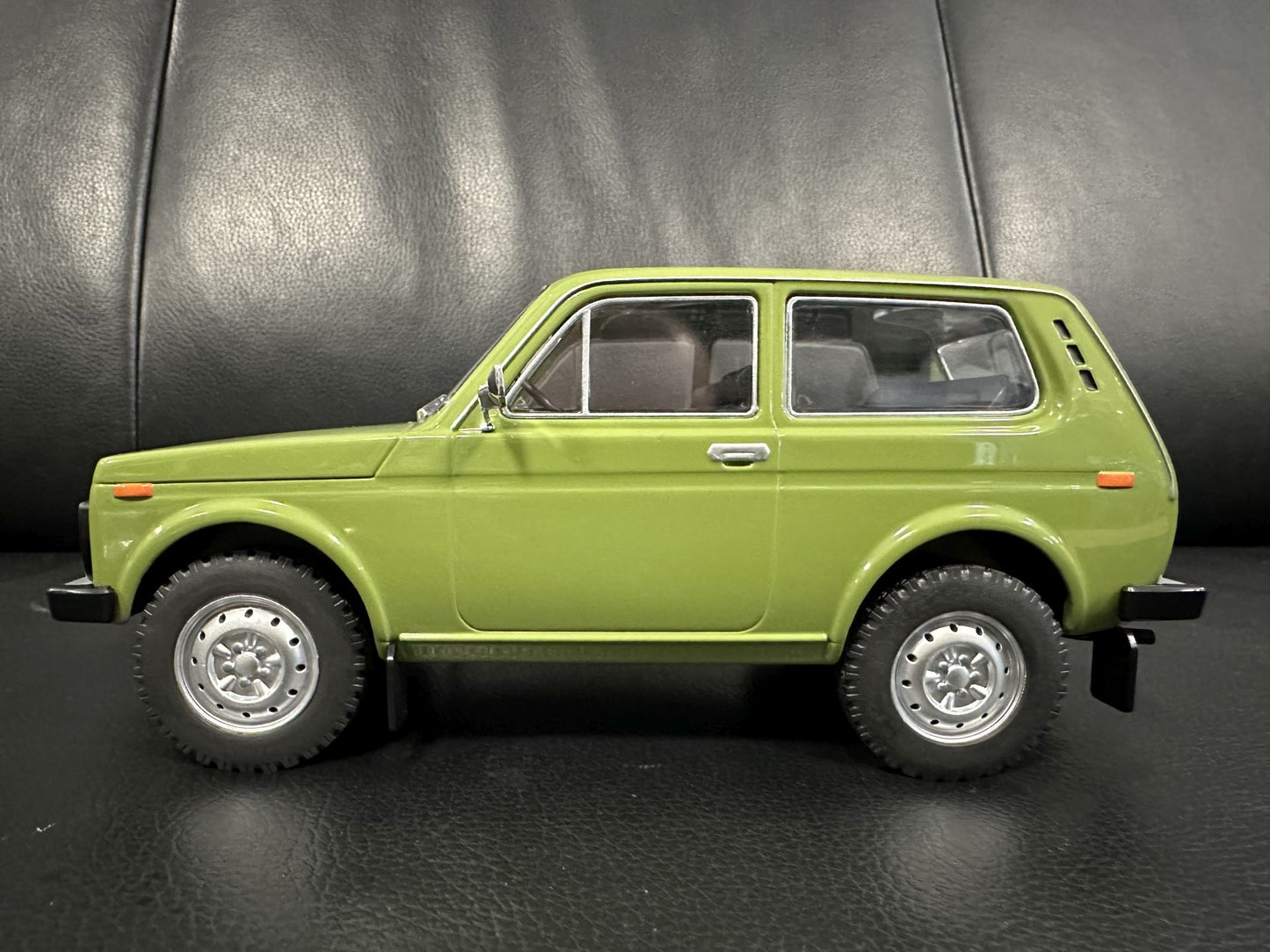 Lada Niva 1976 green 1:18 Modelcar MCG 18255 Лада Нива 1976 зелен