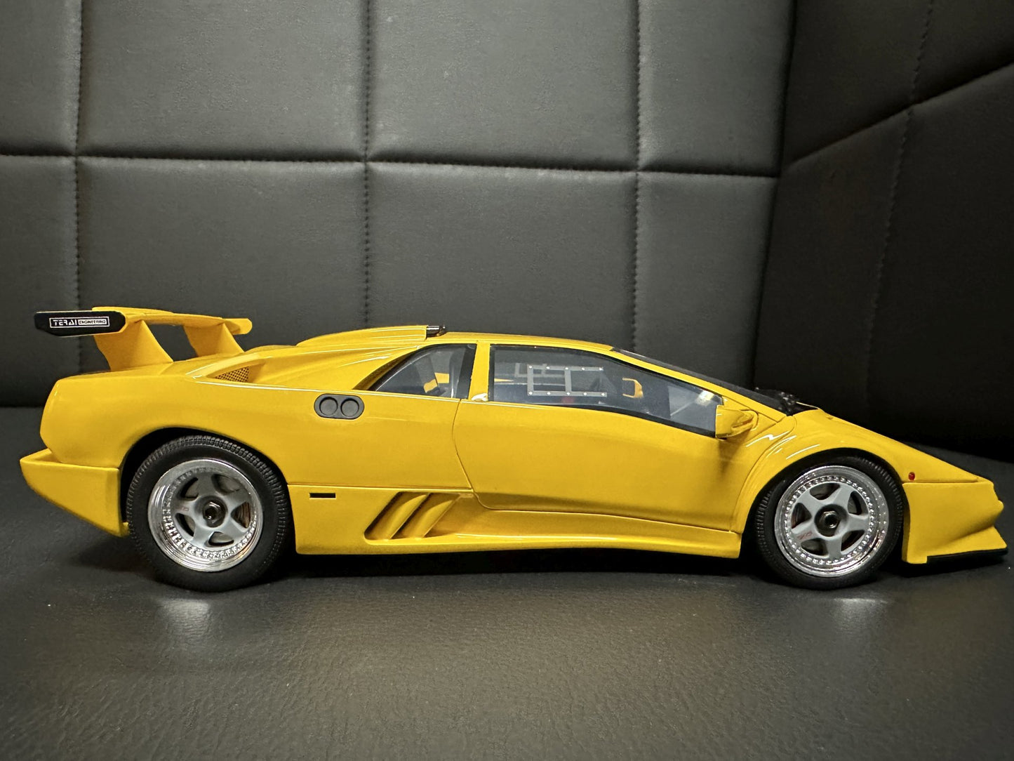 Lamborghini Diablo Jota Corsa yellow Limitiert 030/999 1:18 GT Spirit GT322 жълт Лимитирана