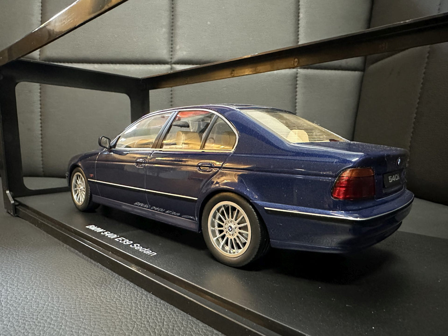 Bmw E39 540i Sedan blue 1:18 KK-Scale KKDC181052 Бмв 540i Е39 син