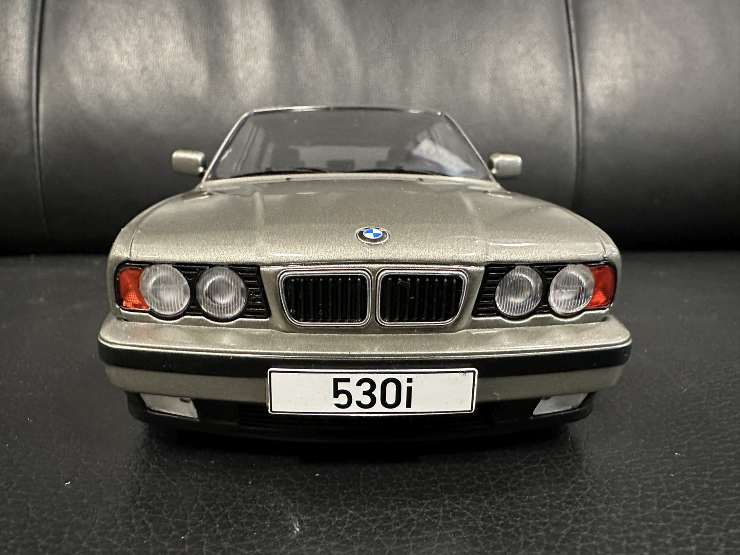 Bmw 530i E34 1991 grau Kombi 1:18 Modelcar MCG 18330 Бмв Е34 сив Комби