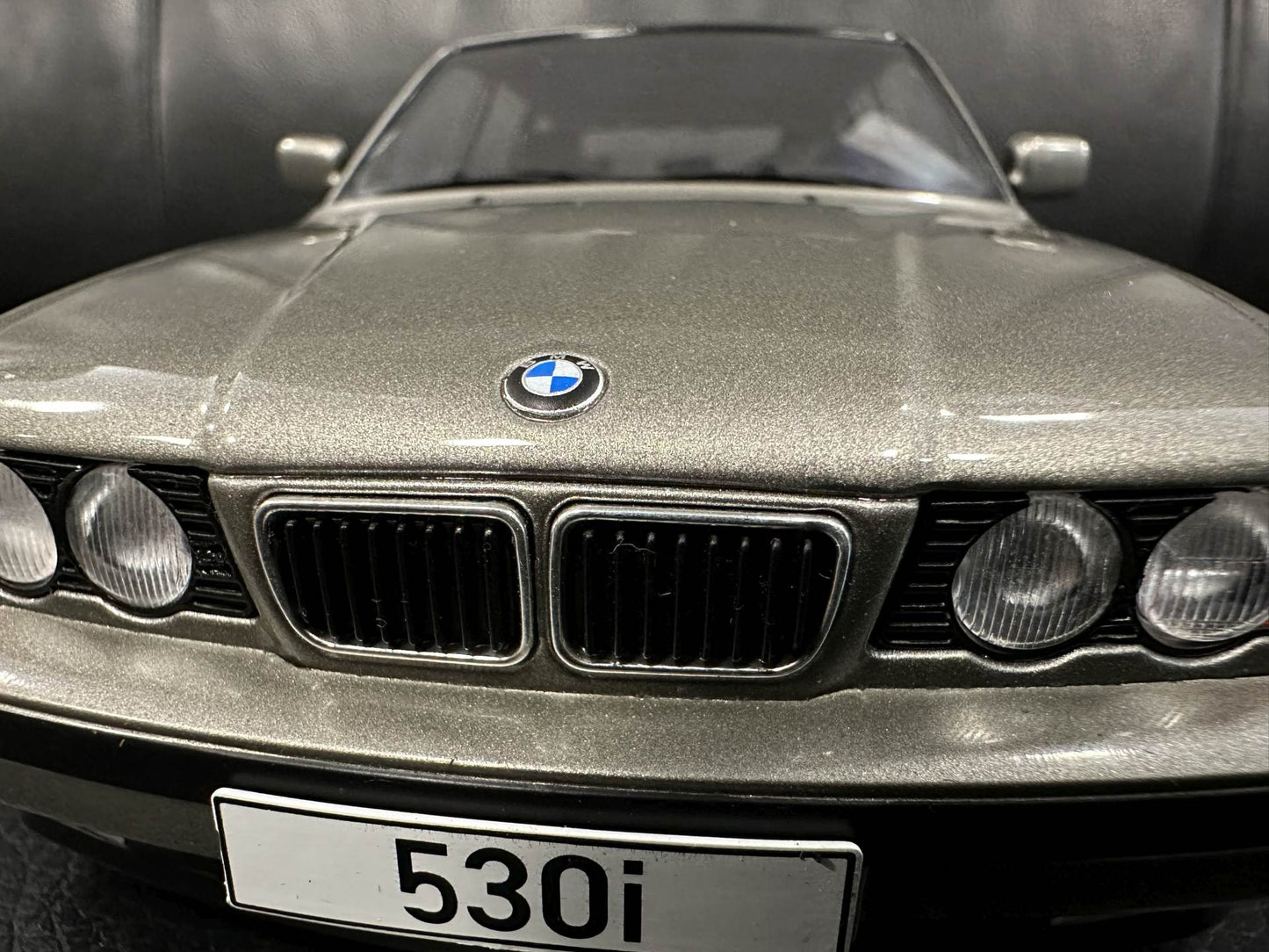 Bmw 530i E34 1991 grau Kombi 1:18 Modelcar MCG 18330 Бмв Е34 сив Комби