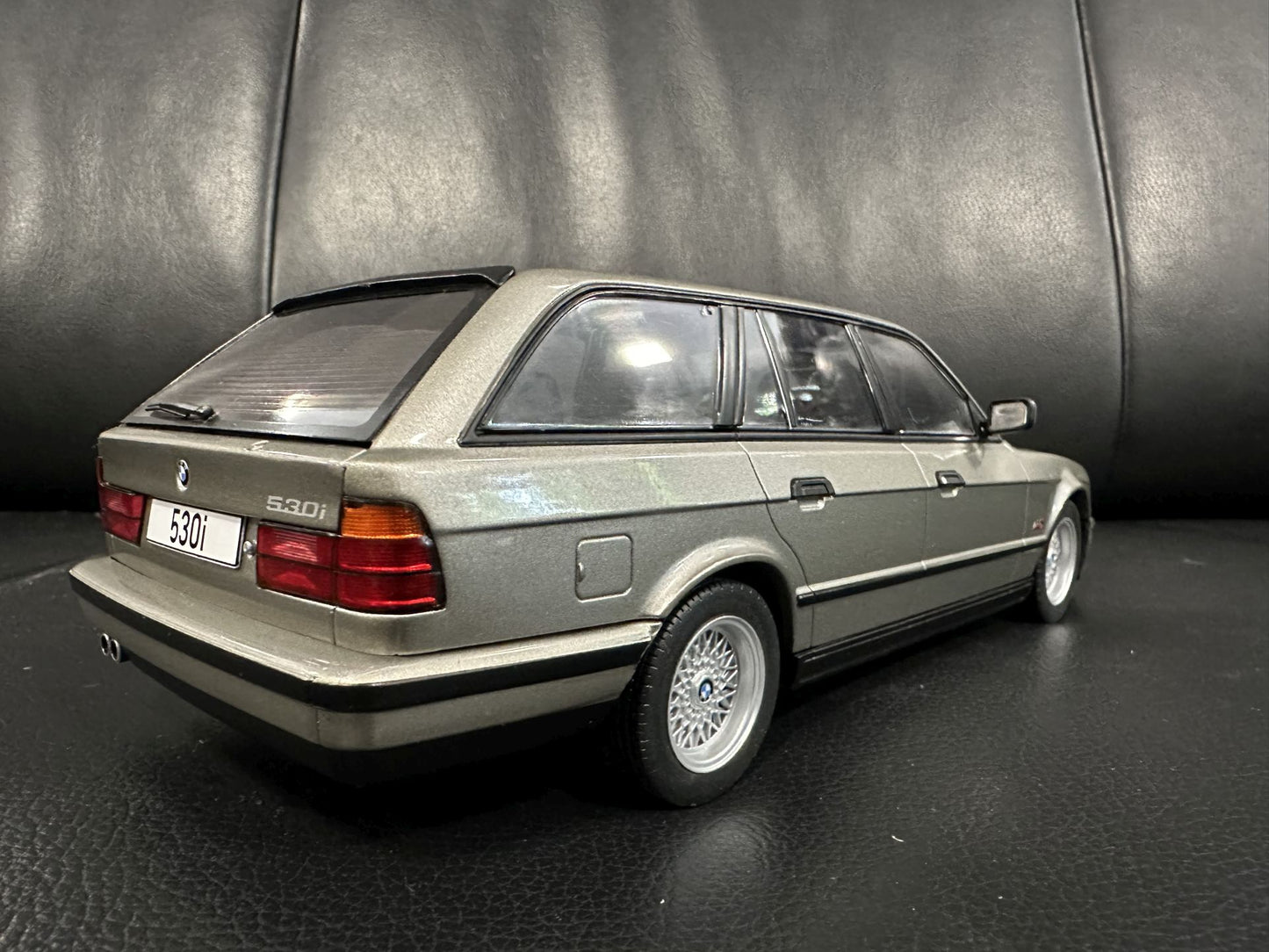 Bmw 530i E34 1991 grau Kombi 1:18 Modelcar MCG 18330 Бмв Е34 сив Комби