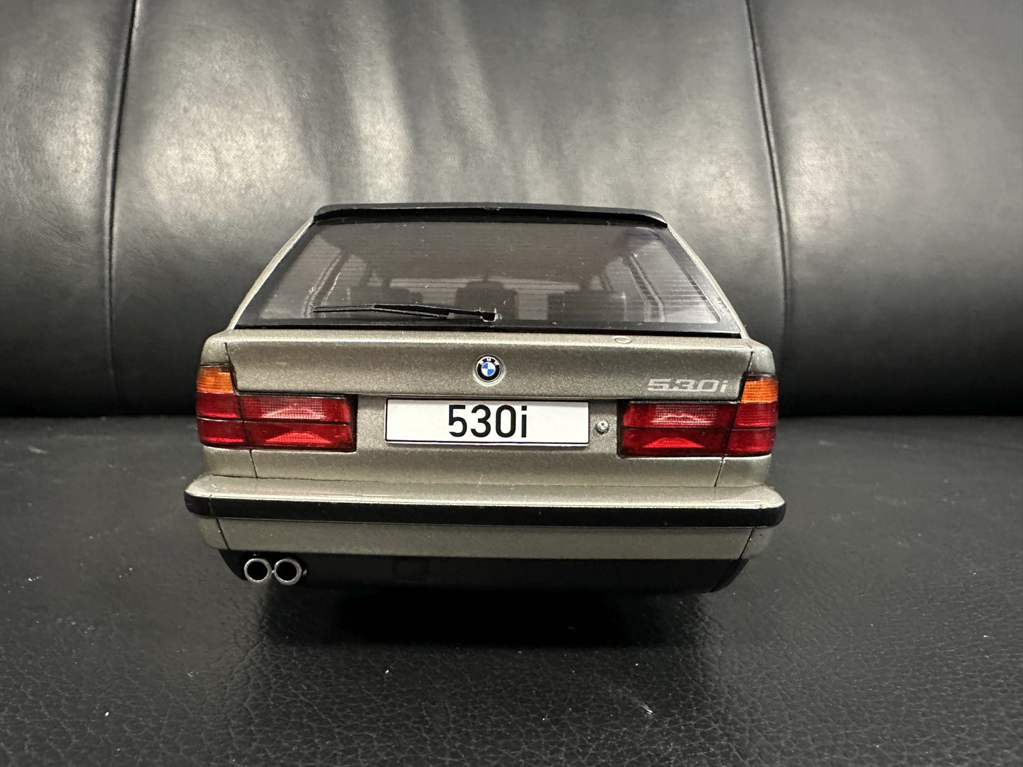 Bmw 530i E34 1991 grau Kombi 1:18 Modelcar MCG 18330 Бмв Е34 сив Комби