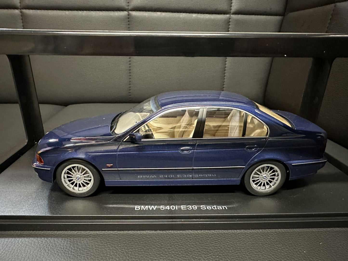 Bmw E39 540i Sedan blue 1:18 KK-Scale KKDC181052 Бмв 540i Е39 син