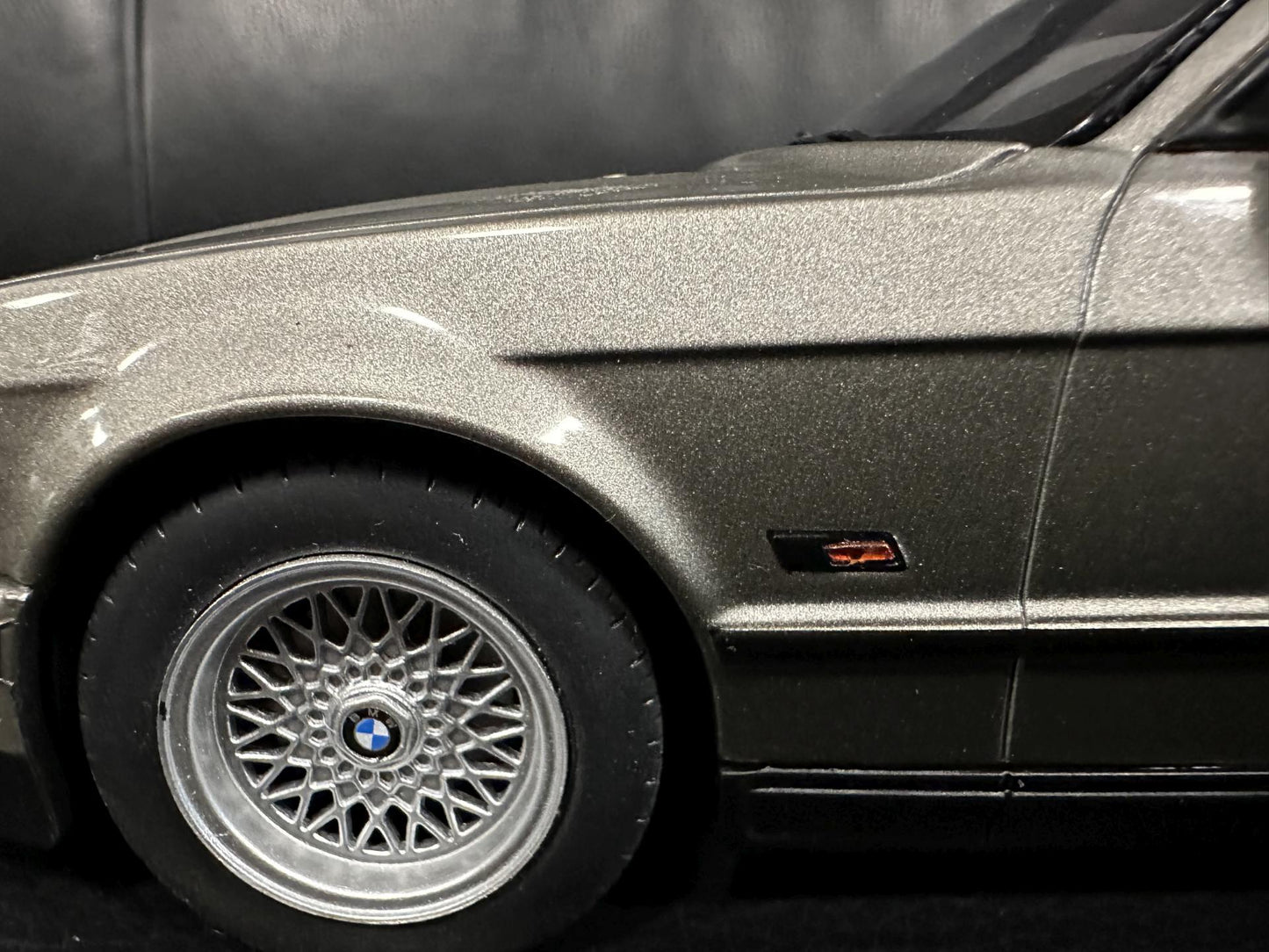 Bmw 530i E34 1991 grau Kombi 1:18 Modelcar MCG 18330 Бмв Е34 сив Комби