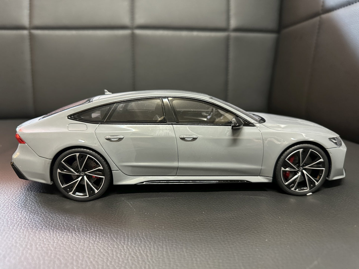 Audi RS7 Sportback nardo grey Limitiert 503/1100 1:18 GT Spirit GT823 Ауди РС7 сив Лимитирана