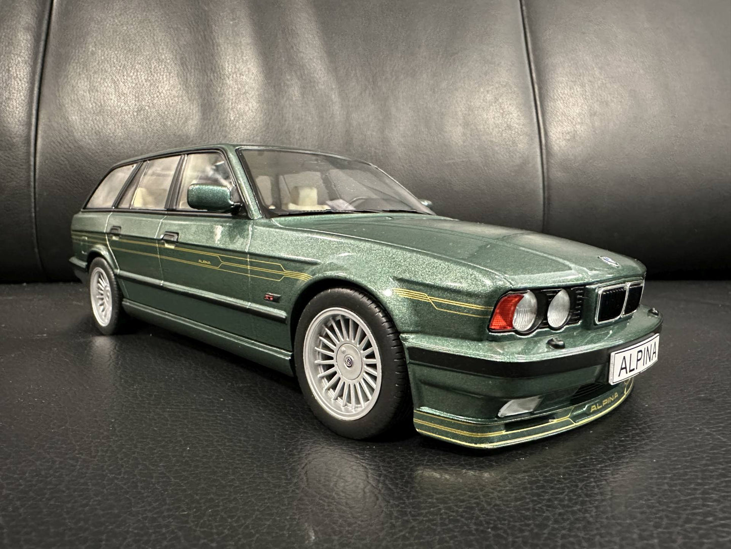 Bmw Alpina E34 B10 4.6 1991 green Kombi 1:18 Modelcar MCG 18331 Бмв Е34 Алпина зелен Комби