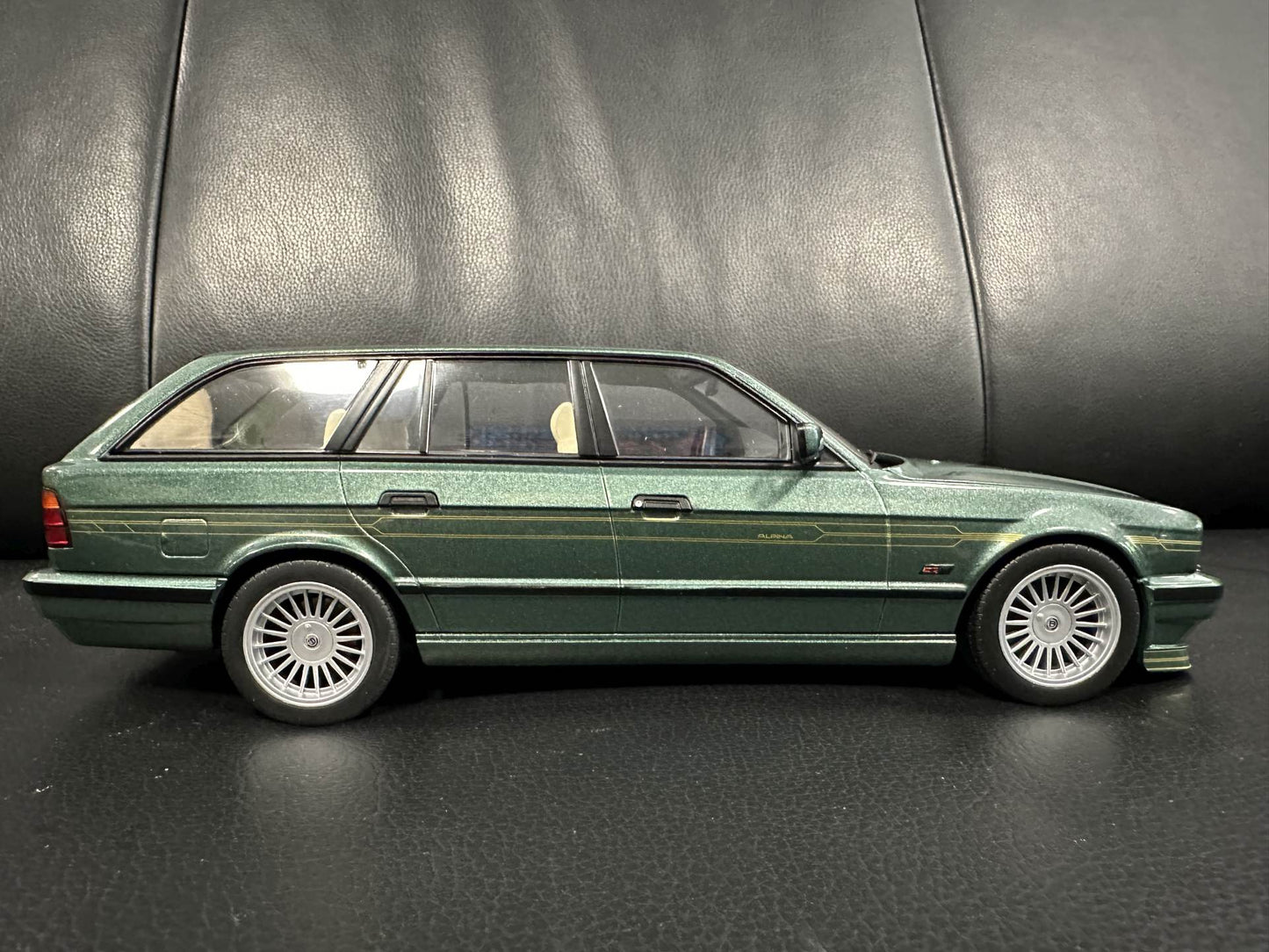 Bmw Alpina E34 B10 4.6 1991 green Kombi 1:18 Modelcar MCG 18331 Бмв Е34 Алпина зелен Комби