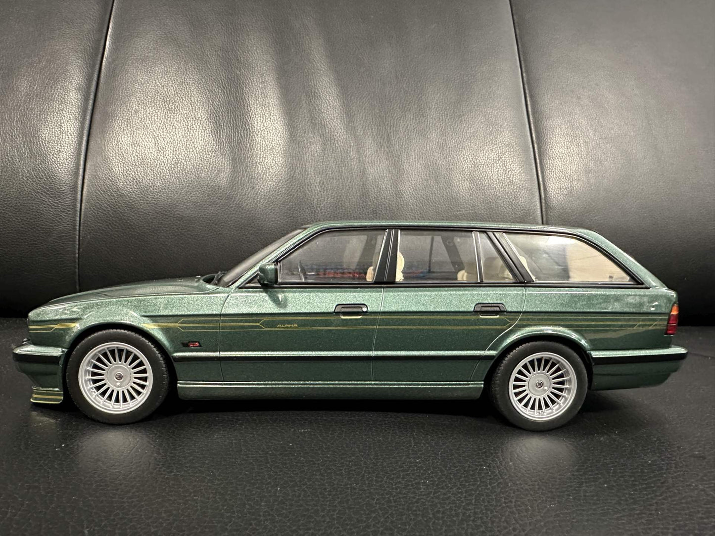 Bmw Alpina E34 B10 4.6 1991 green Kombi 1:18 Modelcar MCG 18331 Бмв Е34 Алпина зелен Комби