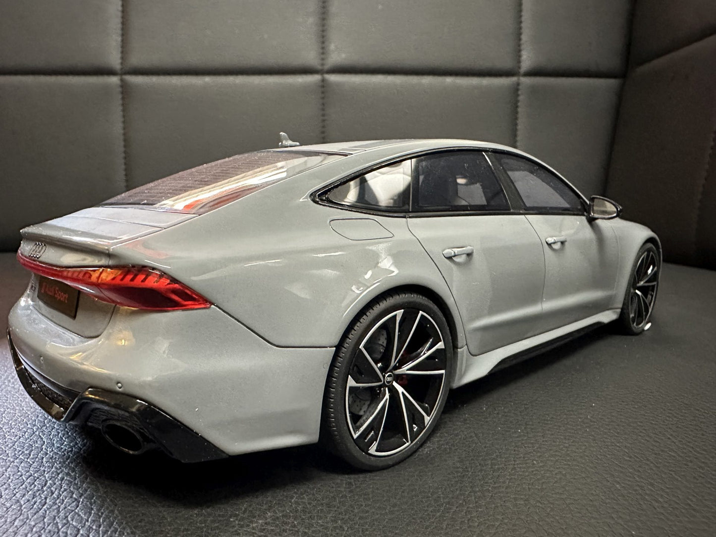 Audi RS7 Sportback nardo grey Limitiert 503/1100 1:18 GT Spirit GT823 Ауди РС7 сив Лимитирана