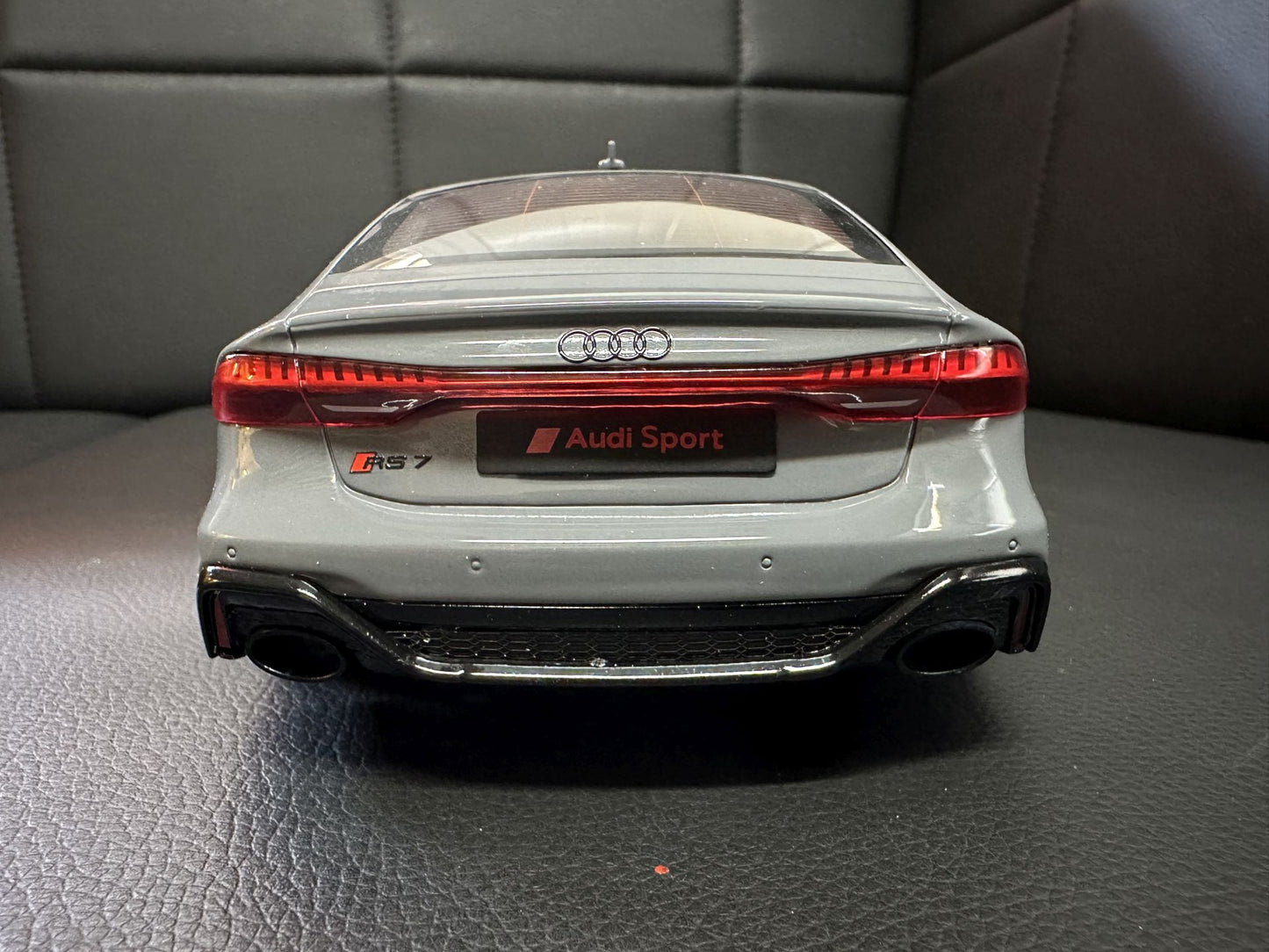 Audi RS7 Sportback nardo grey Limitiert 503/1100 1:18 GT Spirit GT823 Ауди РС7 сив Лимитирана