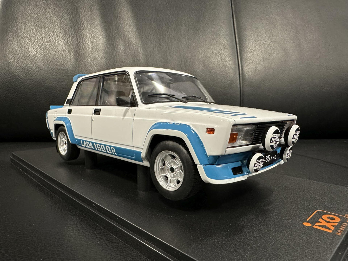 Lada 2105 VFTS 1983 white 1:18 IXO 18RMC144.22 Лада 2105 1983 бял