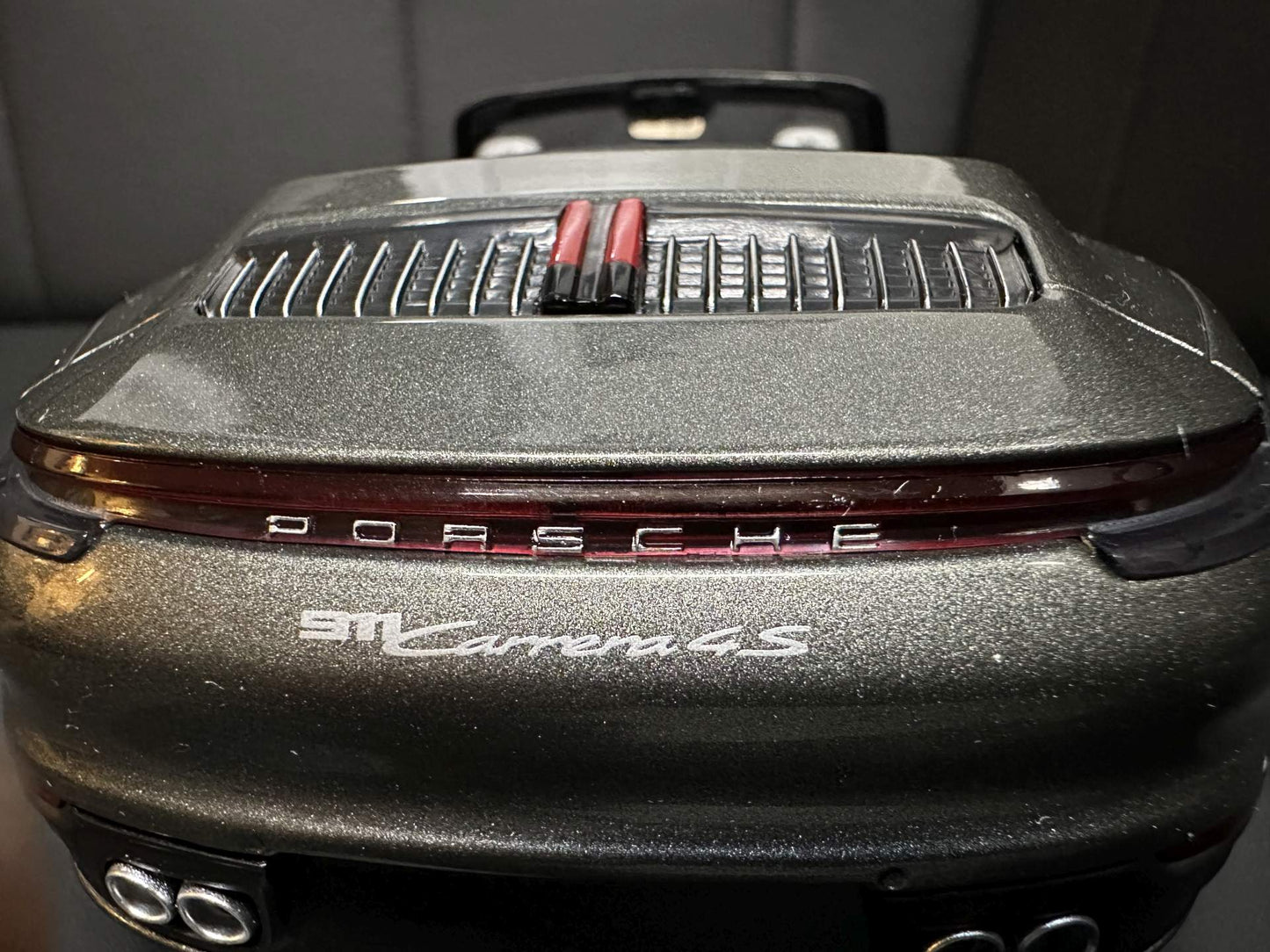 Porsche 911 Carrera 4S Cabrio 2019 green 1:18 Minichamps 155067337 Порше 911 Кабрио зелен