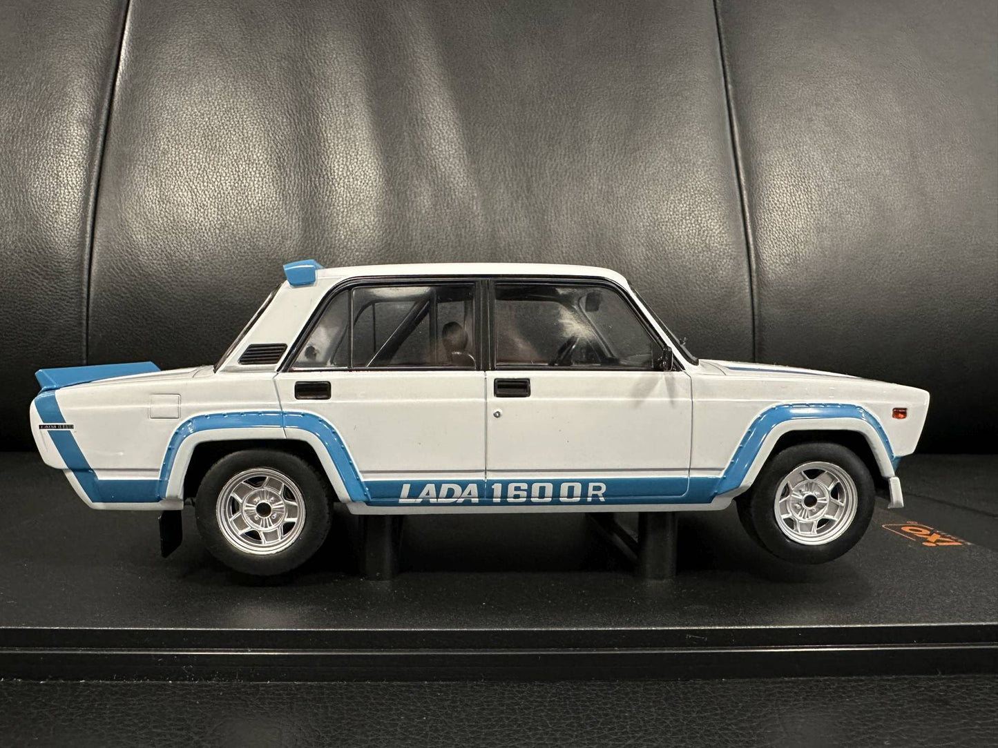 Lada 2105 VFTS 1983 white 1:18 IXO 18RMC144.22 Лада 2105 1983 бял