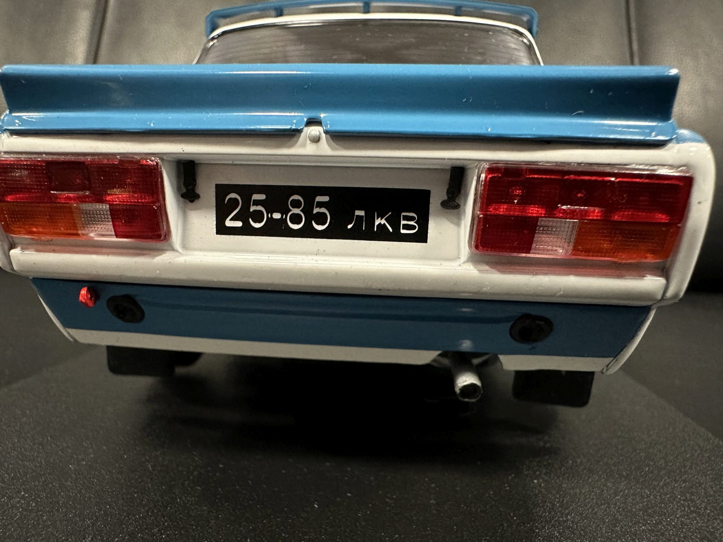 Lada 2105 VFTS 1983 white 1:18 IXO 18RMC144.22 Лада 2105 1983 бял