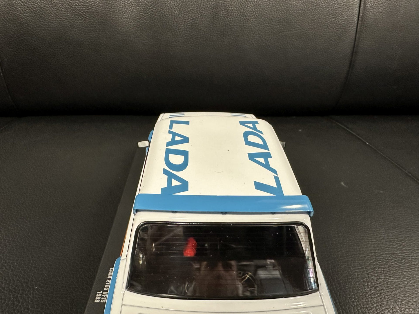 Lada 2105 VFTS 1983 white 1:18 IXO 18RMC144.22 Лада 2105 1983 бял
