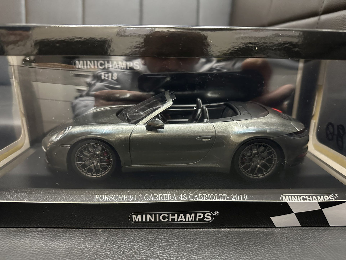 Porsche 911 Carrera 4S Cabrio 2019 green 1:18 Minichamps 155067337 Порше 911 Кабрио зелен