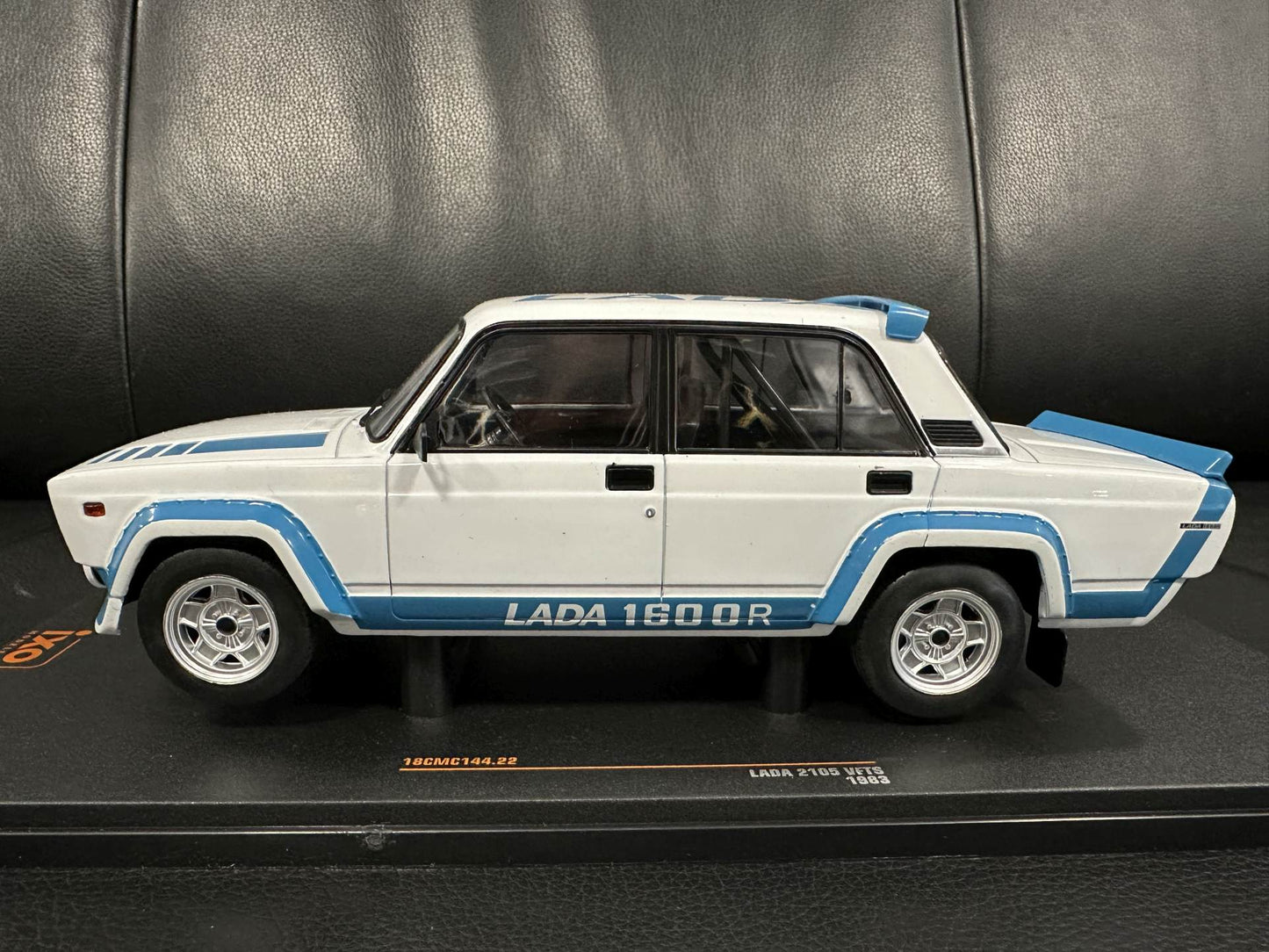 Lada 2105 VFTS 1983 white 1:18 IXO 18RMC144.22 Лада 2105 1983 бял