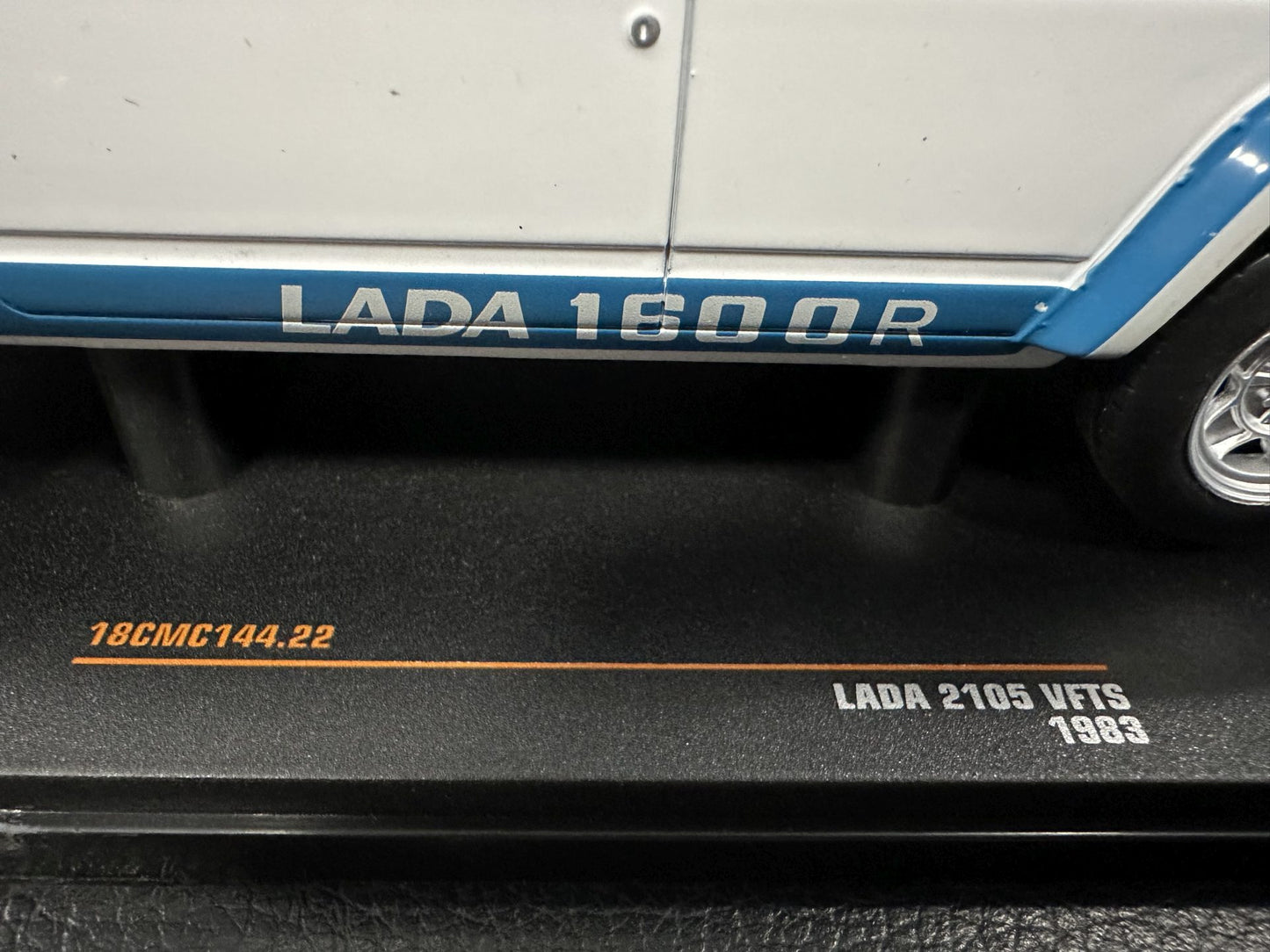 Lada 2105 VFTS 1983 white 1:18 IXO 18RMC144.22 Лада 2105 1983 бял