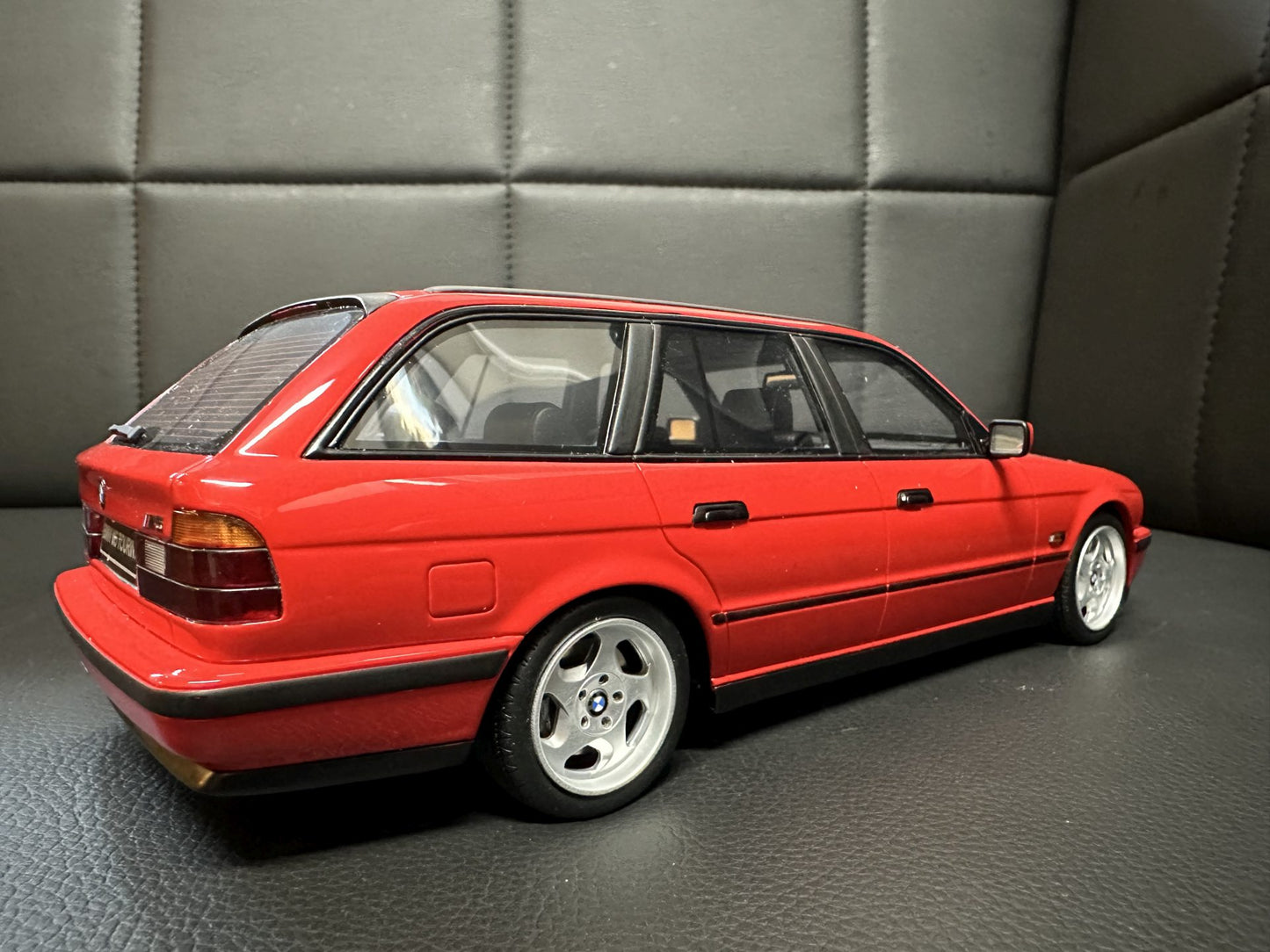 Bmw M5 E34 Kombi red Limitiert 349/3000 1:18 OTTO OT951 Бмв M5 Е34 Комби червен Лимитирана