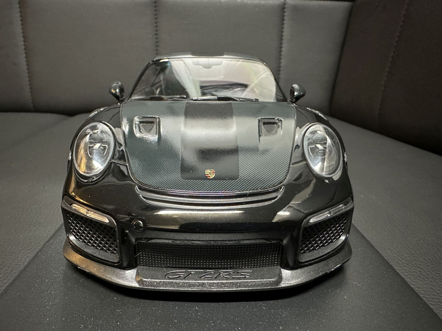 Porsche 911 GT2 RS 2018 black Limitiert 1 of 300 pcs 1:18 Minichamps 153068321 Порше 911 991.2 черен Лимитирана