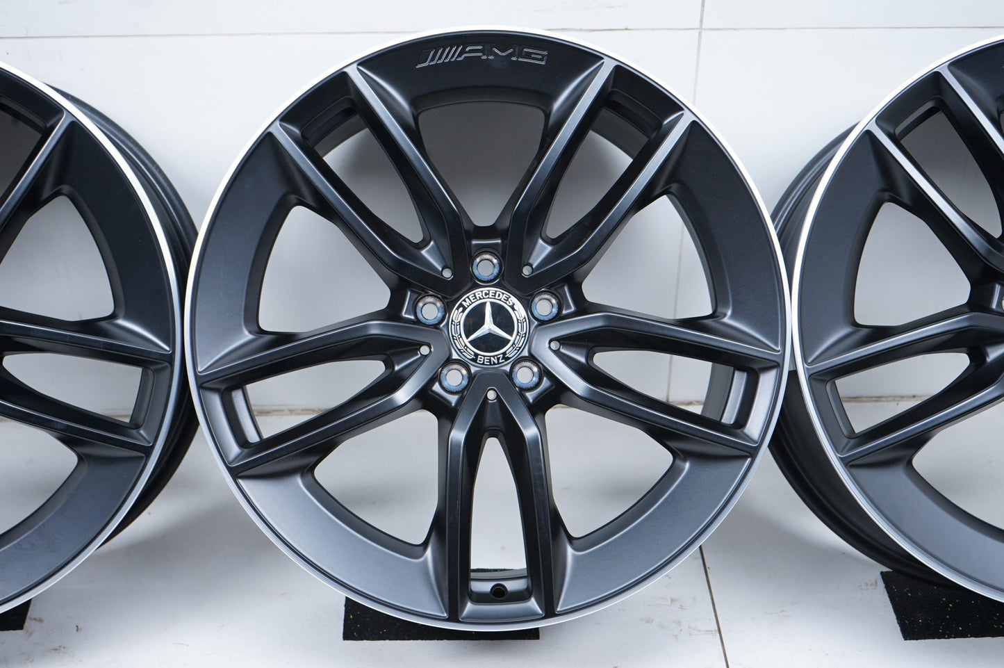 Оригинални като нови Mercedes E43 E53 AMG Klasse W213 AMG 20 Zoll Мерцедес Е43 Е53 AMG Класа W213 Алуминиеви джанти 20 цола A2134014900 A2134015000