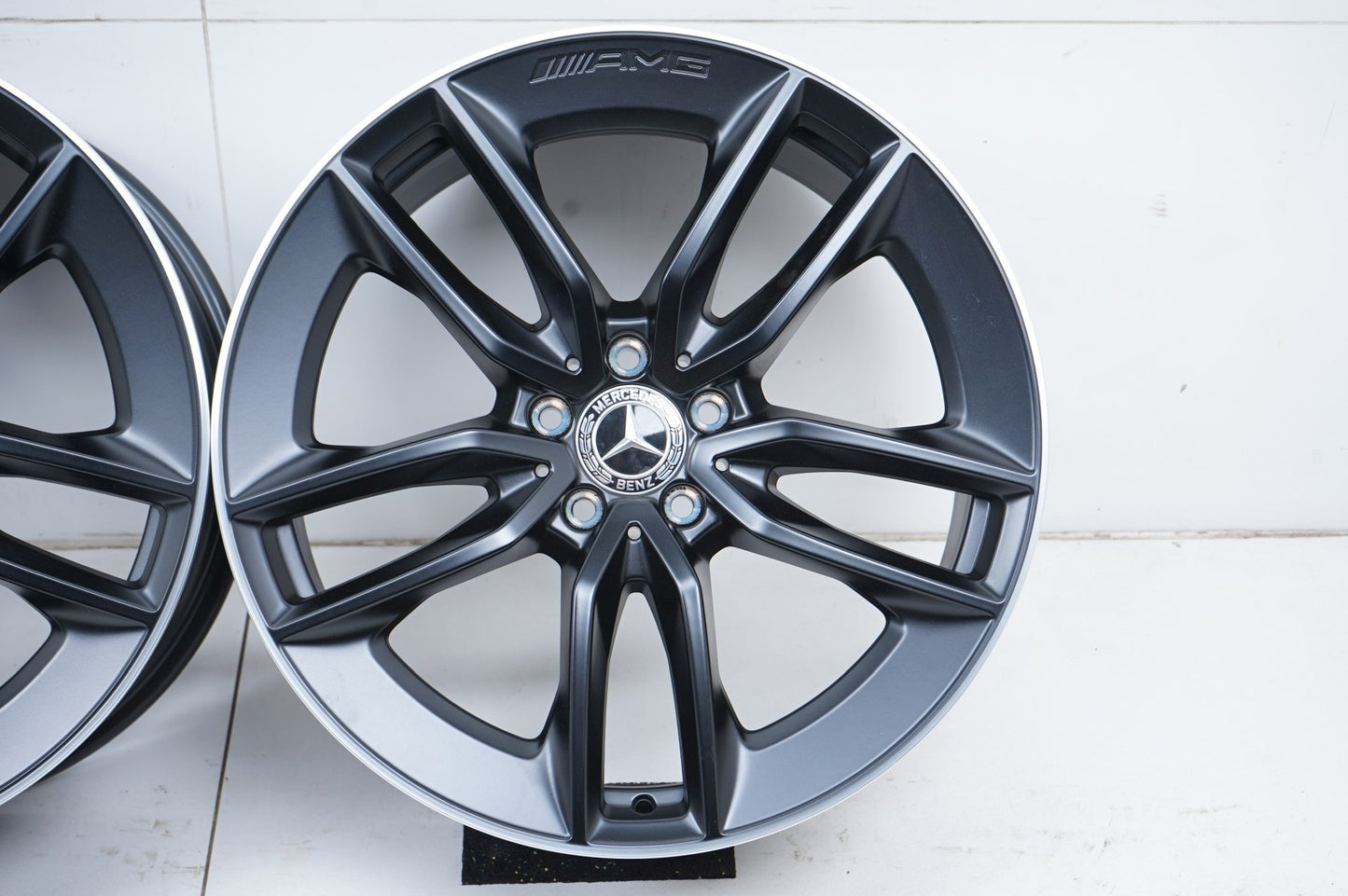 Оригинални като нови Mercedes E43 E53 AMG Klasse W213 AMG 20 Zoll Мерцедес Е43 Е53 AMG Класа W213 Алуминиеви джанти 20 цола A2134014900 A2134015000
