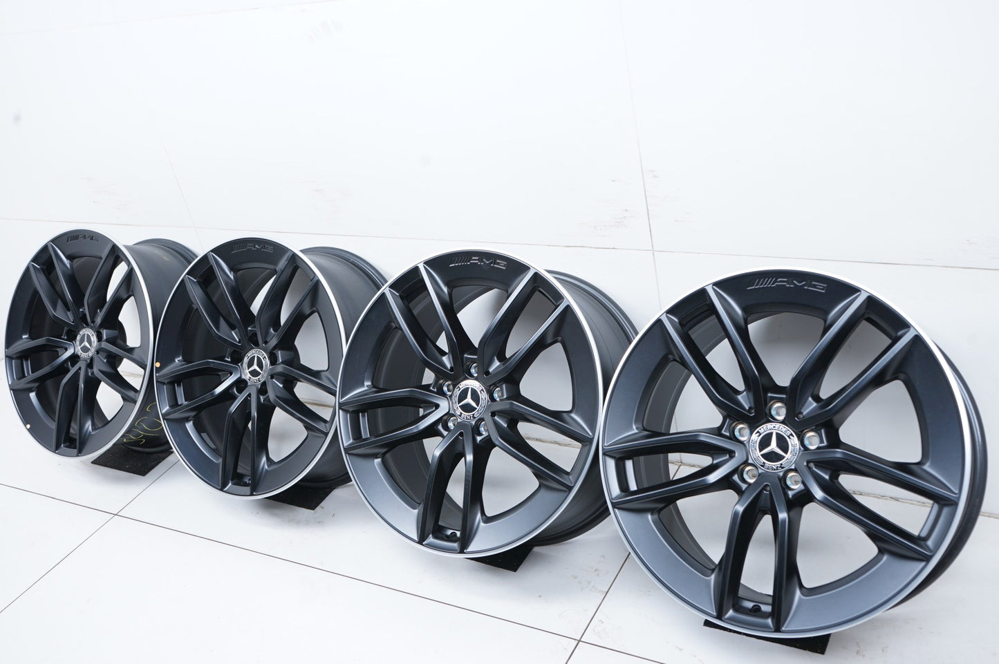 Оригинални като нови Mercedes E43 E53 AMG Klasse W213 AMG 20 Zoll Мерцедес Е43 Е53 AMG Класа W213 Алуминиеви джанти 20 цола A2134014900 A2134015000