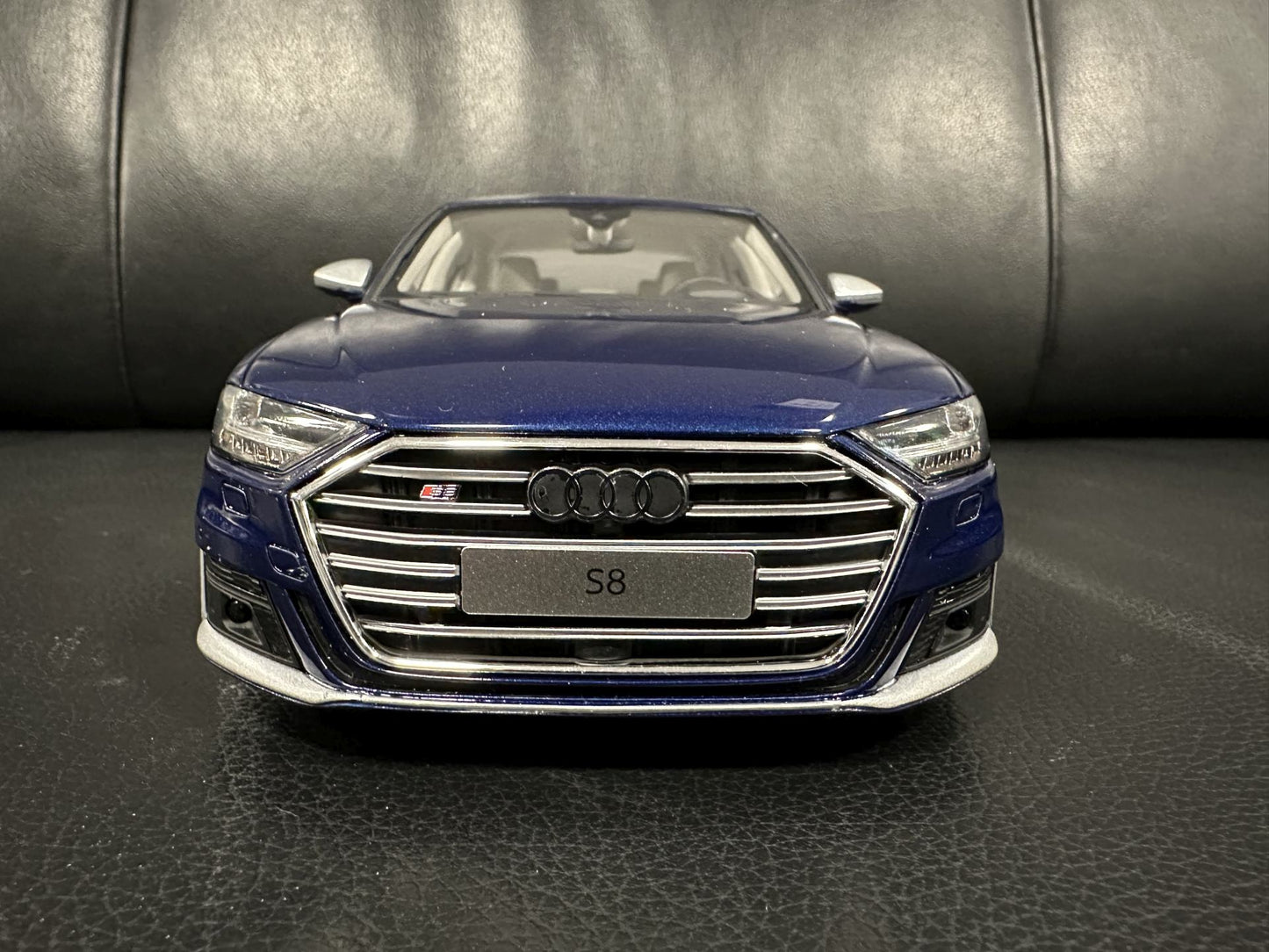Audi S8 Navarra blue Limitiert 341/999 1:18 GT Spirit GT313 Ауди С8 Лимитирана син