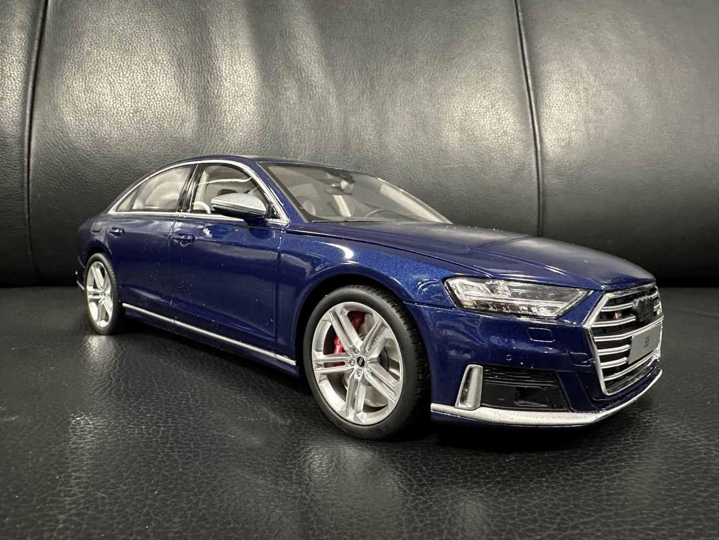 Audi S8 Navarra blue Limitiert 341/999 1:18 GT Spirit GT313 Ауди С8 Лимитирана син