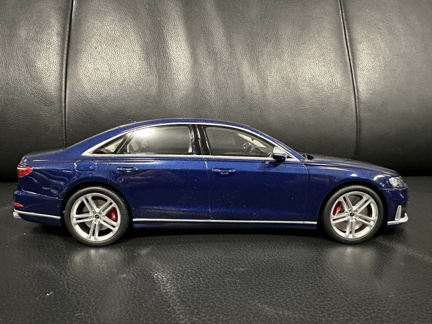 Audi S8 Navarra blue Limitiert 341/999 1:18 GT Spirit GT313 Ауди С8 Лимитирана син