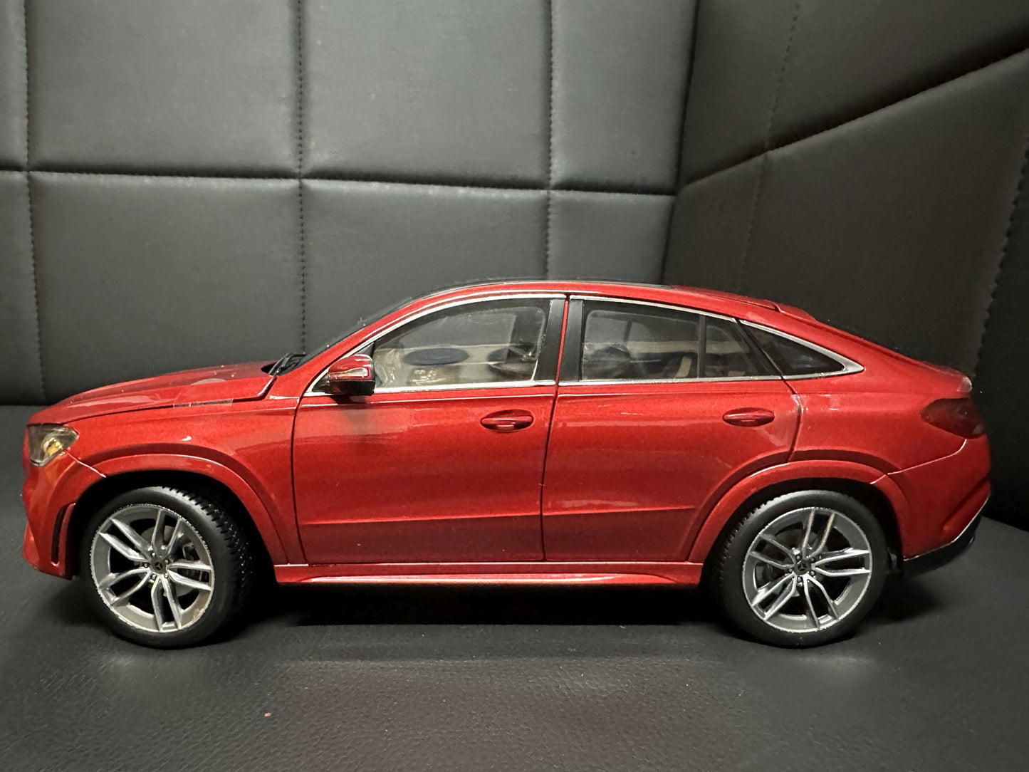 Mercedes Benz GLE Coupe V167 red 1:18 i Scale Мерцедес Бенц ГЛЕ Купе червен