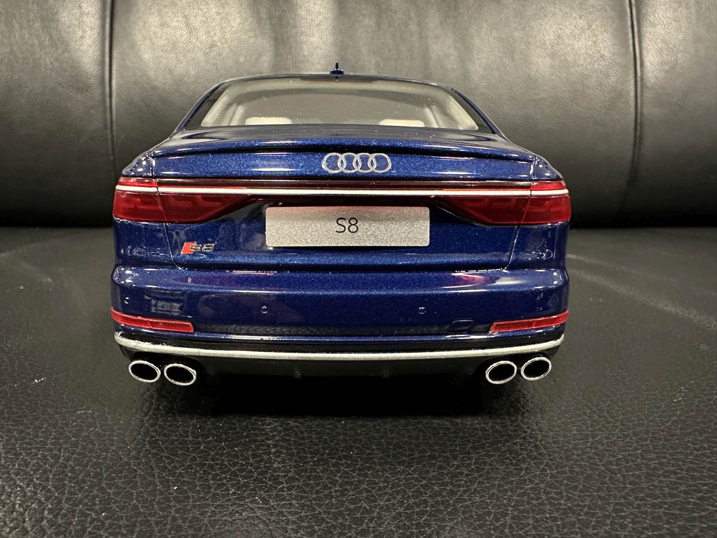 Audi S8 Navarra blue Limitiert 341/999 1:18 GT Spirit GT313 Ауди С8 Лимитирана син