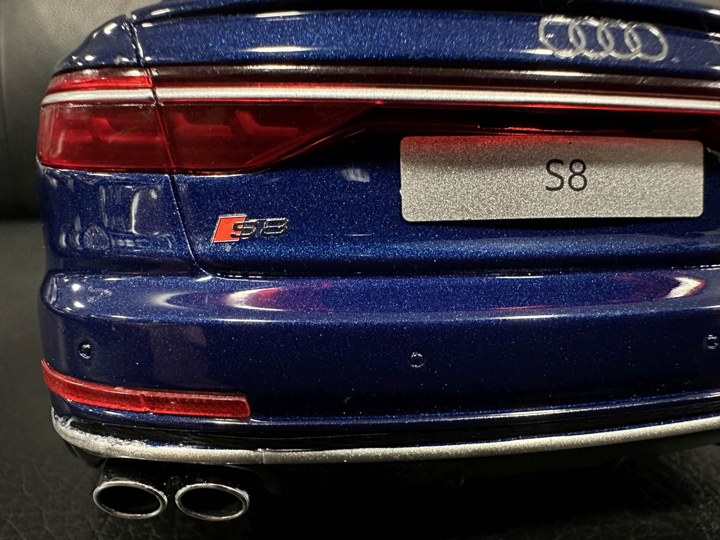 Audi S8 Navarra blue Limitiert 341/999 1:18 GT Spirit GT313 Ауди С8 Лимитирана син