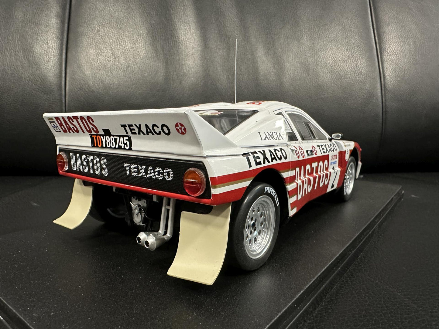 Lancia 037 Rally Bastos Ypres 1985 1:18 IXO 18RMC136.22 Ланчия 037 Бастос бял/червен