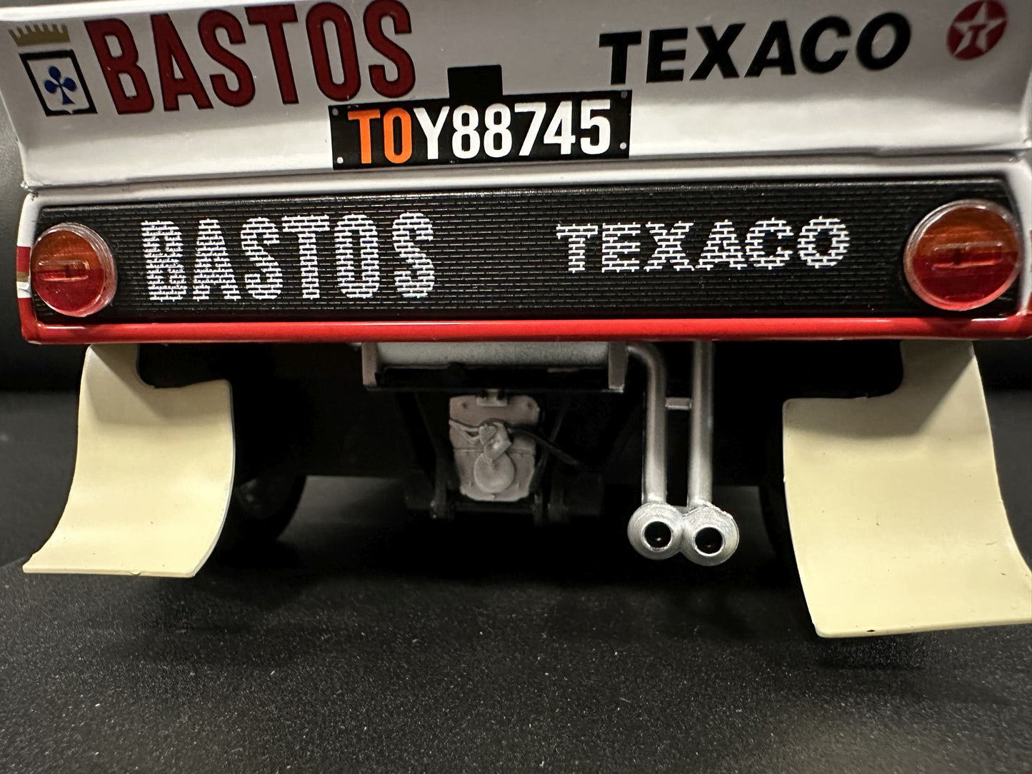 Lancia 037 Rally Bastos Ypres 1985 1:18 IXO 18RMC136.22 Ланчия 037 Бастос бял/червен