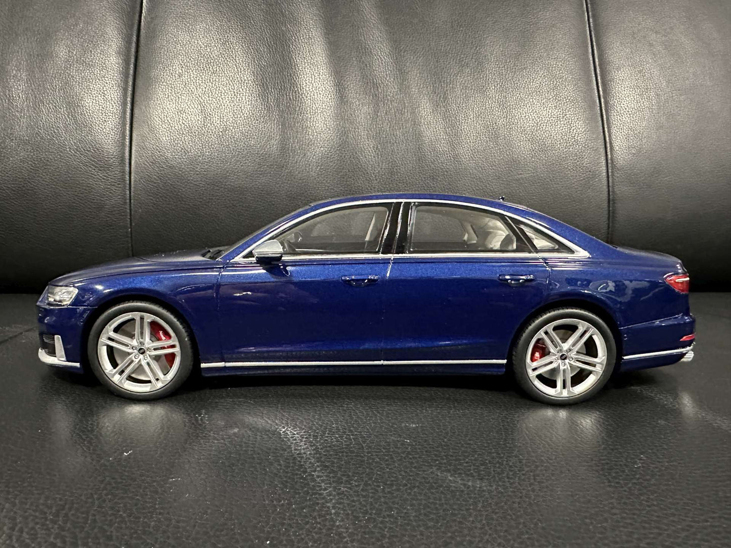 Audi S8 Navarra blue Limitiert 341/999 1:18 GT Spirit GT313 Ауди С8 Лимитирана син