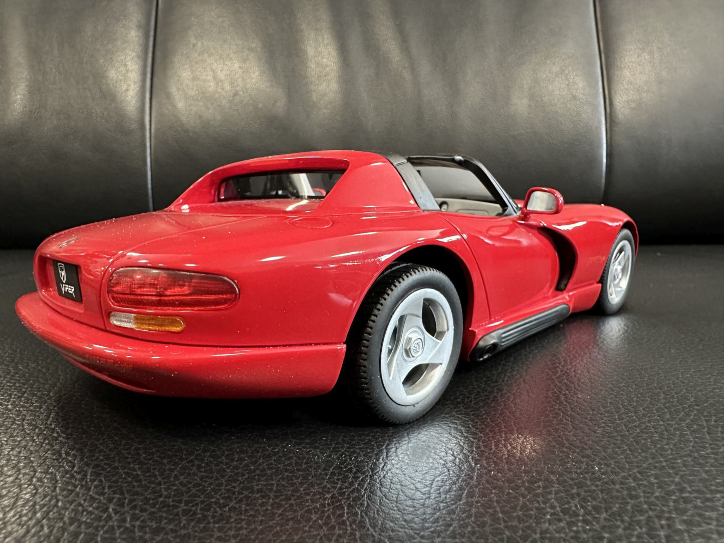Dodge Viper RT 10 Cabrio Limitiert red 275/1500 1:18 GT Spirit GT156 Додч Вайпар червен Кабрио Лимитирана