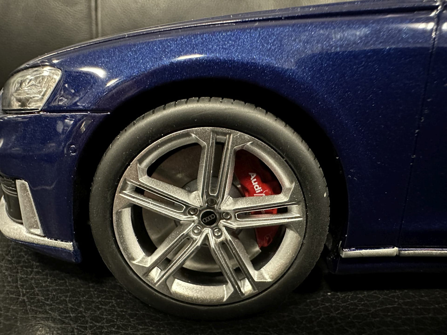 Audi S8 Navarra blue Limitiert 341/999 1:18 GT Spirit GT313 Ауди С8 Лимитирана син