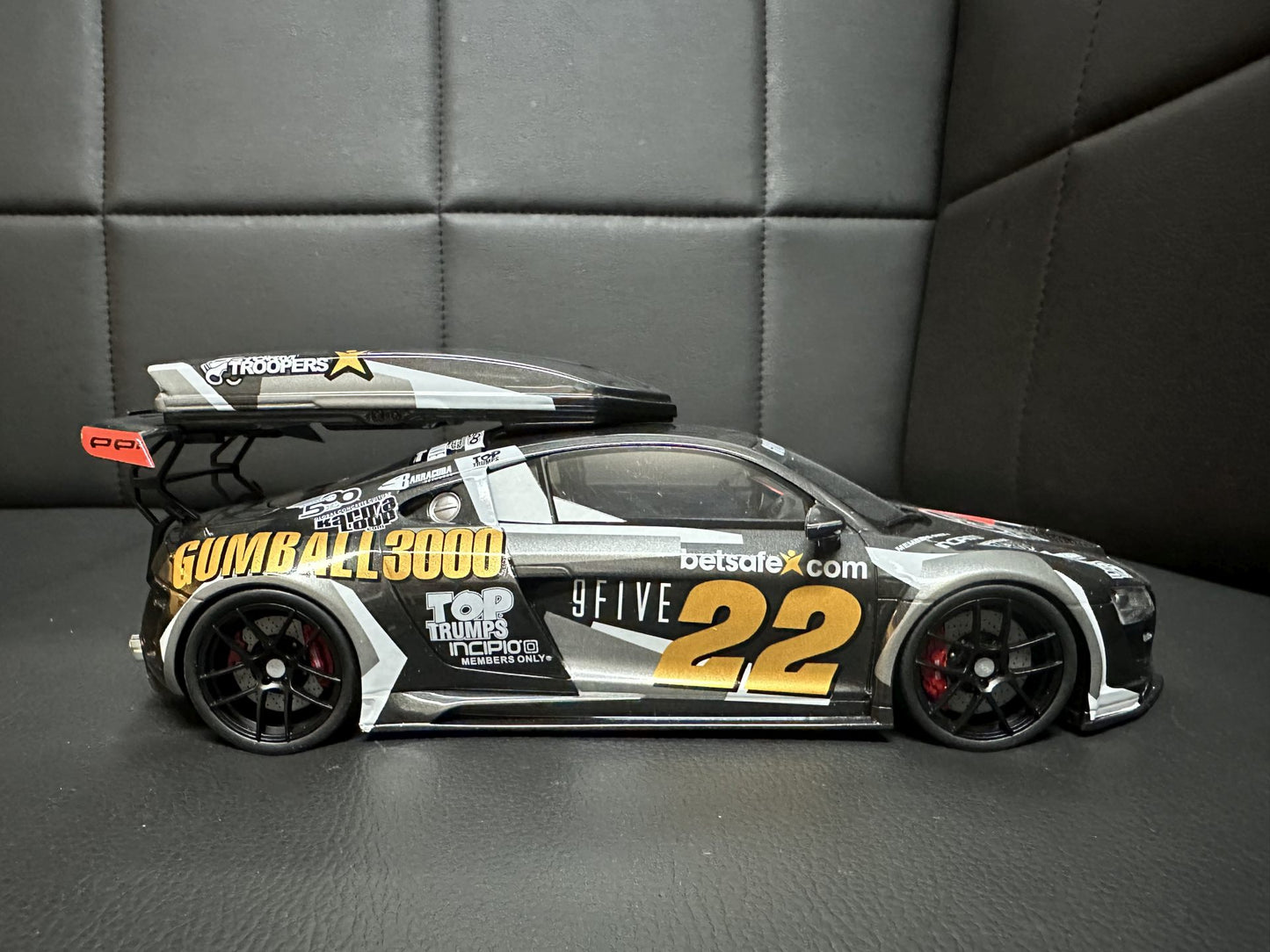 Audi R8 Gumball 300 black Limitiert 561/1500 1:18 GT Spirit GT386 Ауди Р8 черен Лимитирана