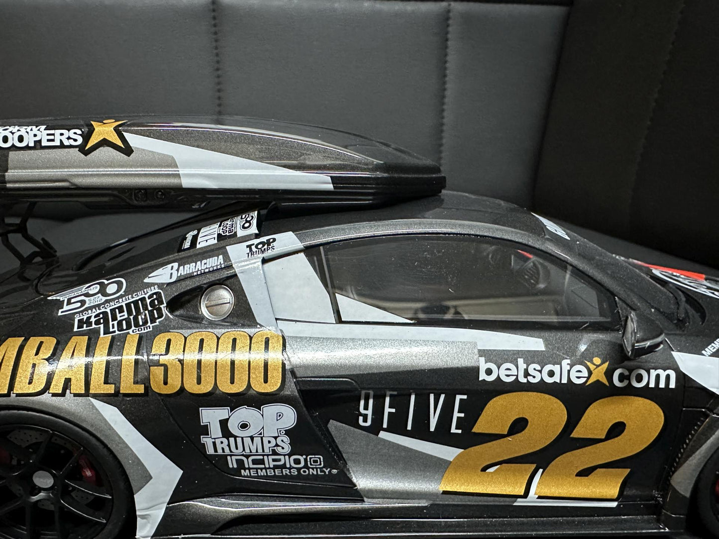 Audi R8 Gumball 300 black Limitiert 561/1500 1:18 GT Spirit GT386 Ауди Р8 черен Лимитирана
