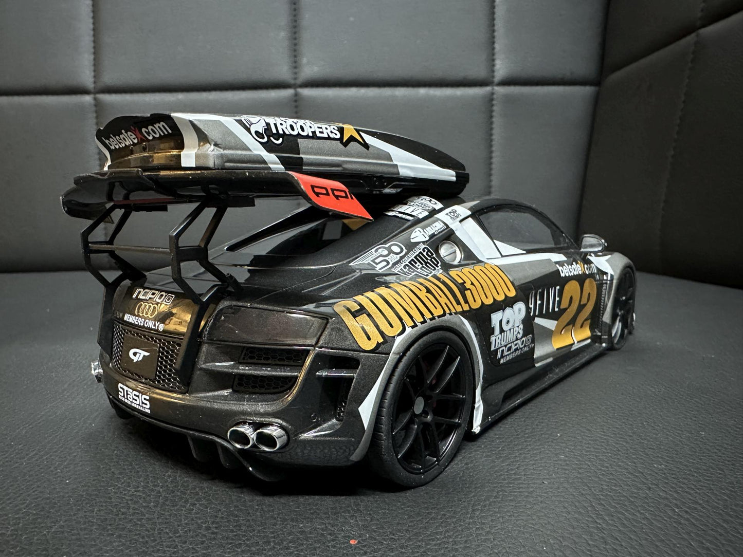 Audi R8 Gumball 300 black Limitiert 561/1500 1:18 GT Spirit GT386 Ауди Р8 черен Лимитирана