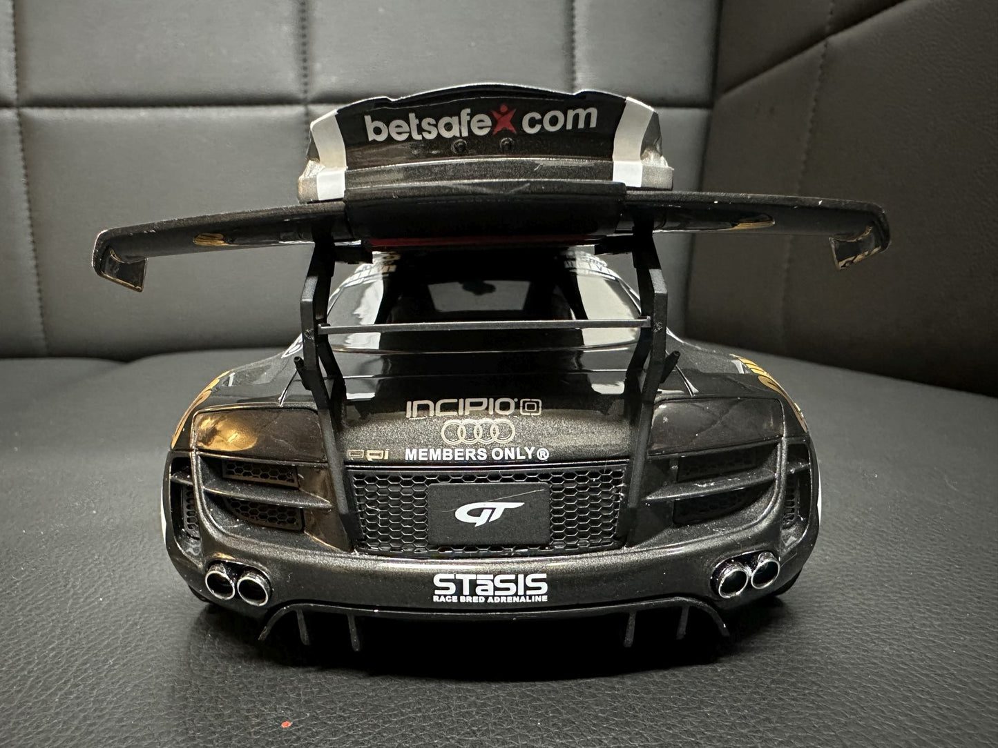 Audi R8 Gumball 300 black Limitiert 561/1500 1:18 GT Spirit GT386 Ауди Р8 черен Лимитирана