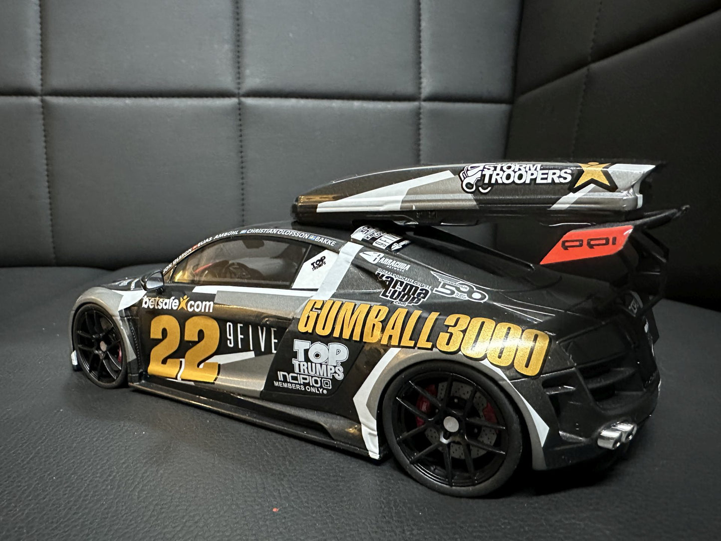 Audi R8 Gumball 300 black Limitiert 561/1500 1:18 GT Spirit GT386 Ауди Р8 черен Лимитирана